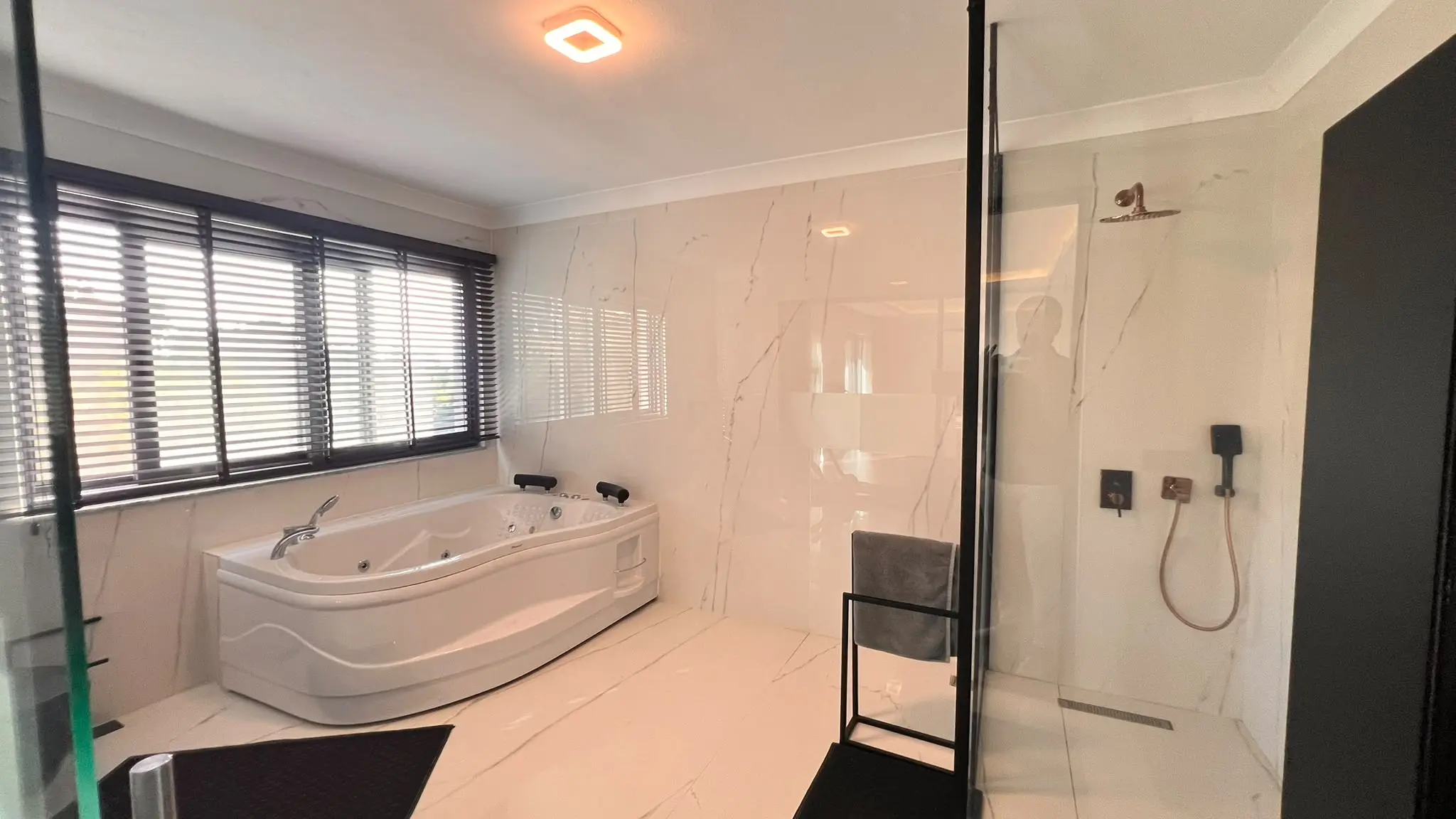 Jacuzzi tub